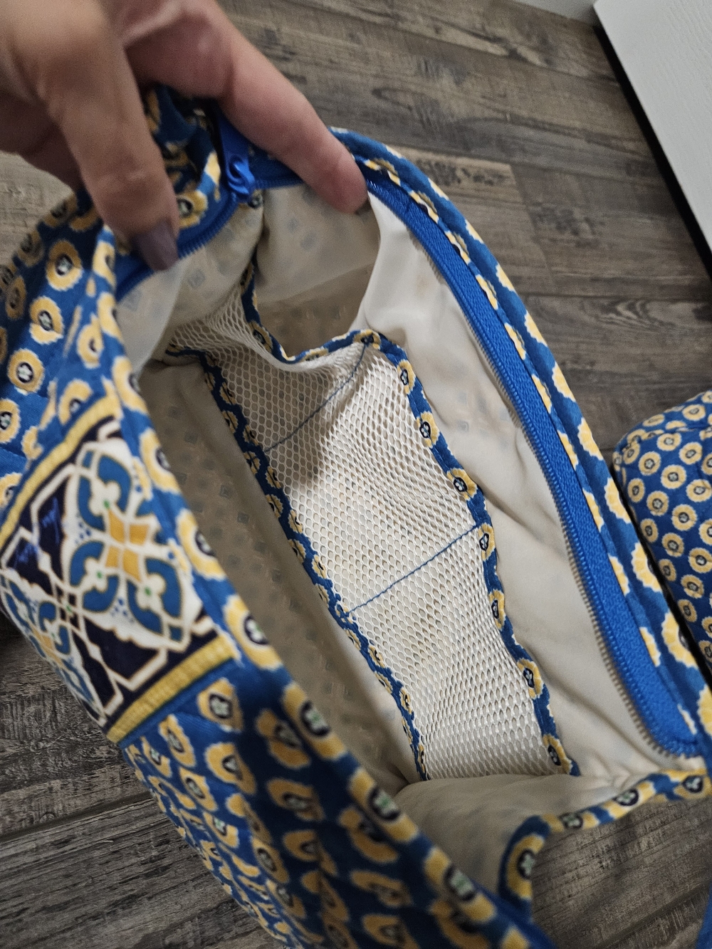 Vera Bradley 9 Pc Set Blue and Yellow Patterned Travel Bags - Picture 9 of 9